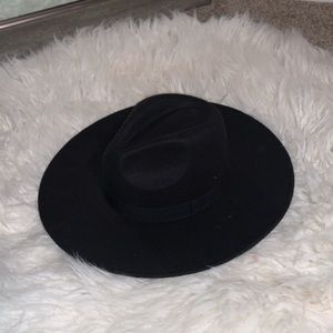 Wide brim fedora hat with fabric band
